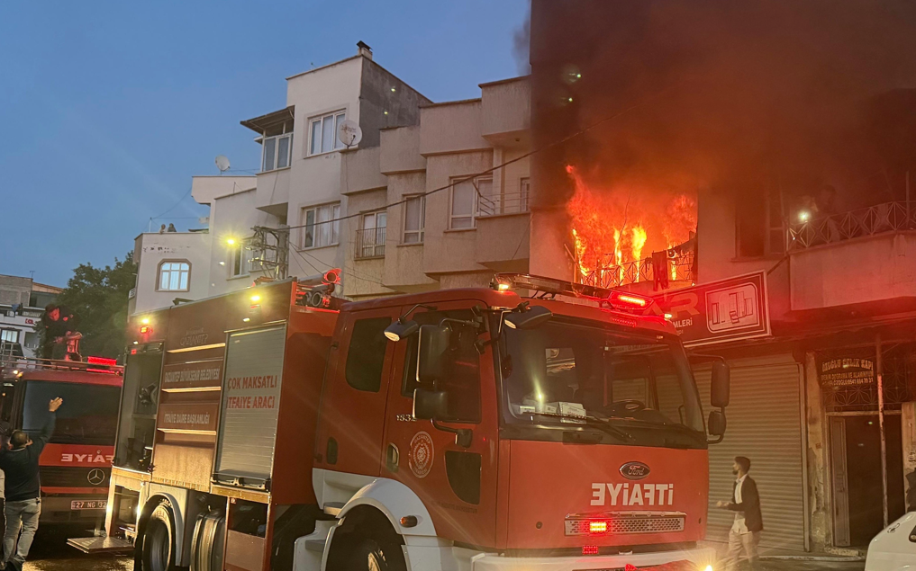 Nizip'te korkutan yangın: Evde bulunanlar son anda kurtuldu