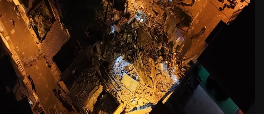 Beyoğlu’nda 5 katlı metruk bina çöktü