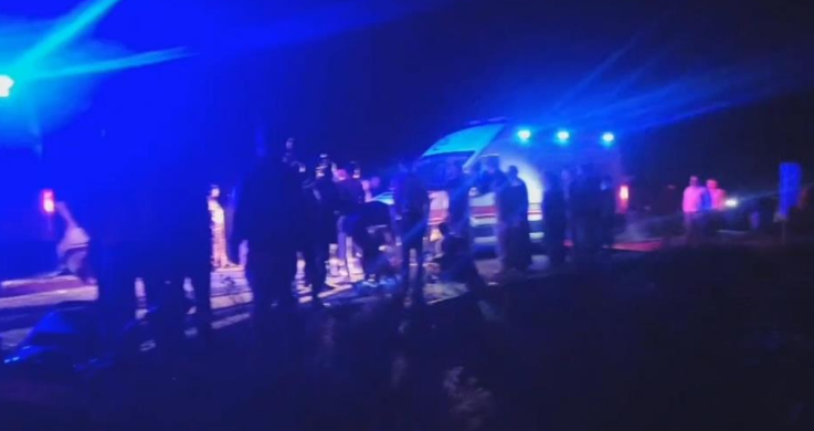Şanlıurfa’da otomobil tahliye kanalına devrildi