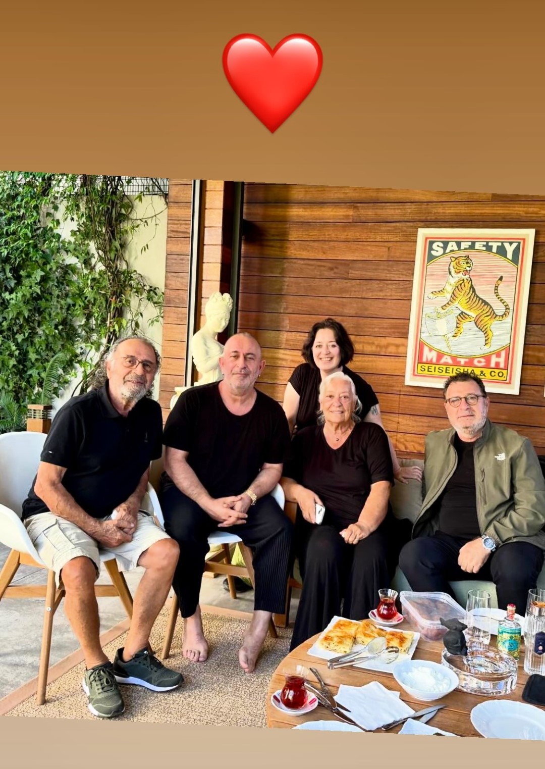 Cem Yılmaz’dan hastane sonrası ilk paylaşım
