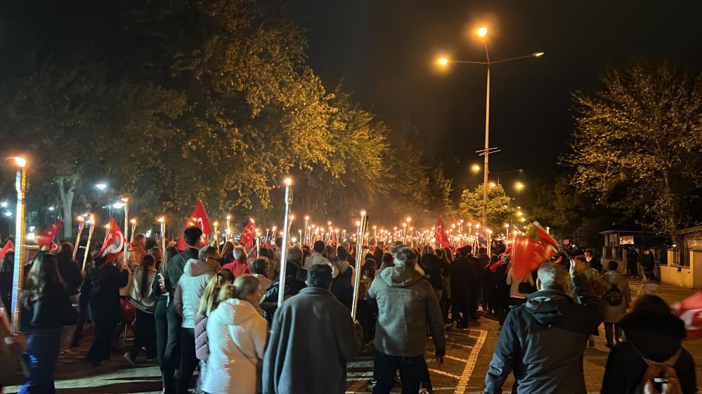 Çanakkale’de Cumhuriyet için meşaleler yandı