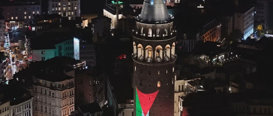 Galata Kulesi Filistin bayrağıyla ışıklandırıldı