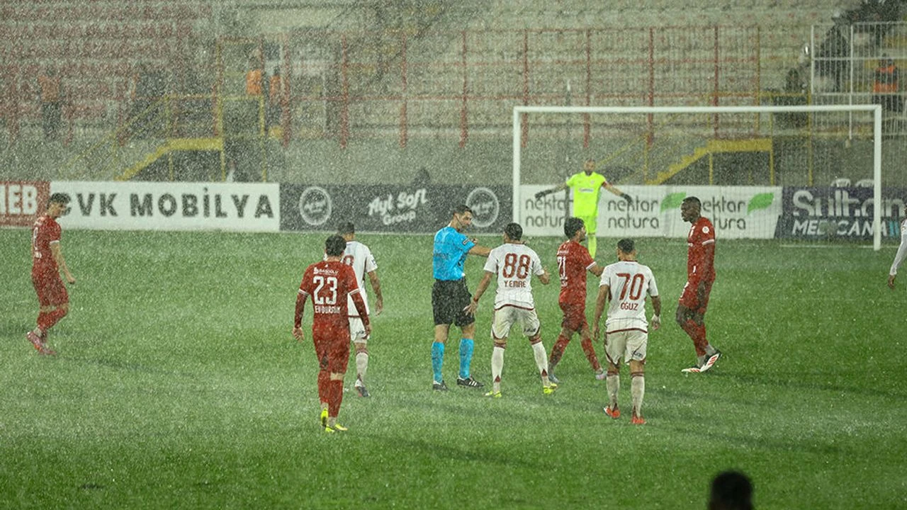 Ümraniyespor-Boluspor maçı yarıda kaldı! Erteleme kararı çıktı