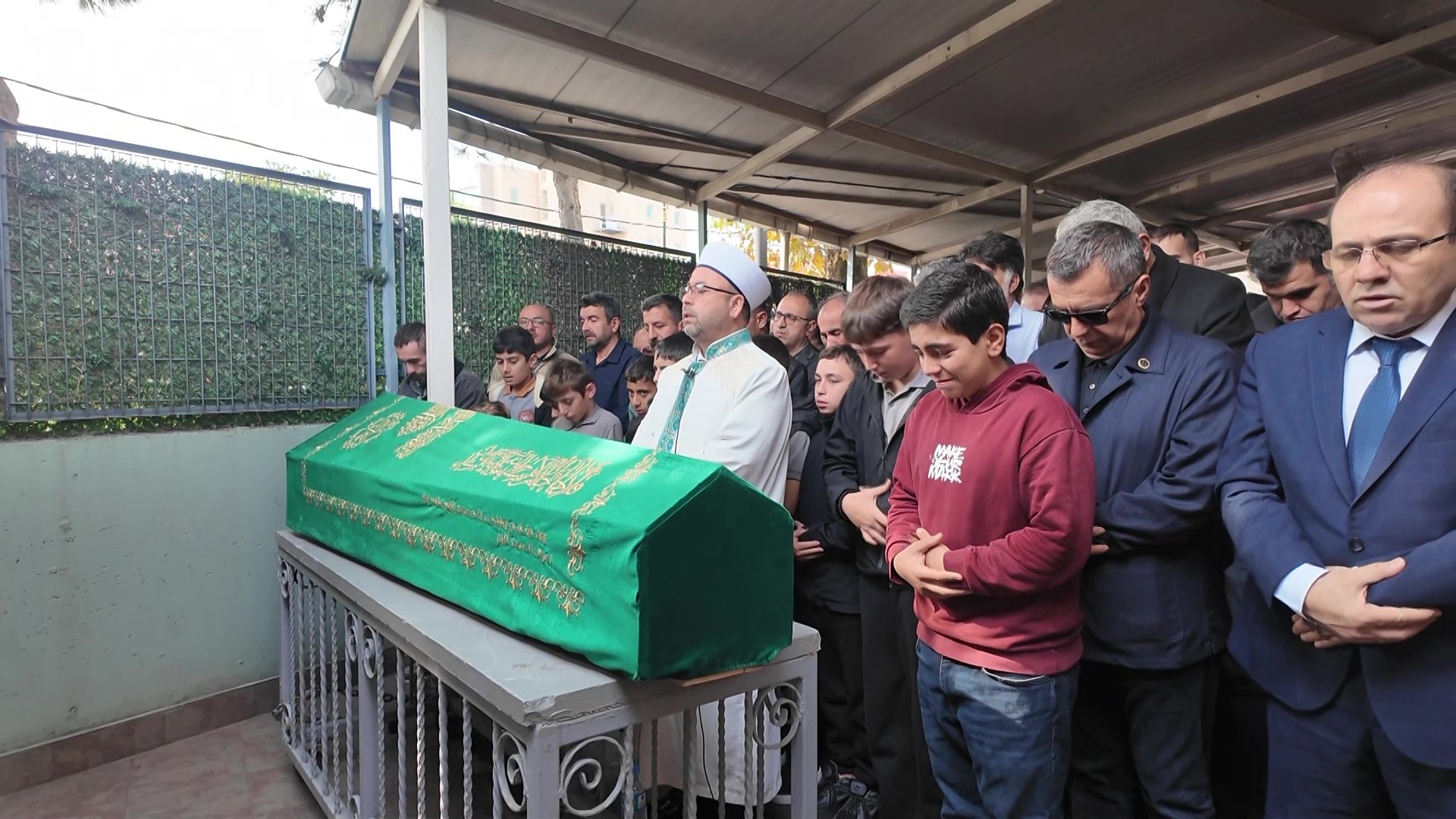 Maltepe’de yangında ölen çocuk toprağa verildi