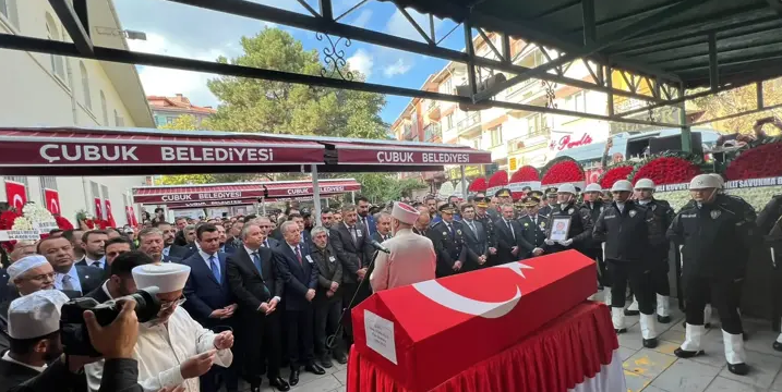 Uygulama noktasında şehit edilen polis memuru Ahmet Türkoğlu toprağa verildi