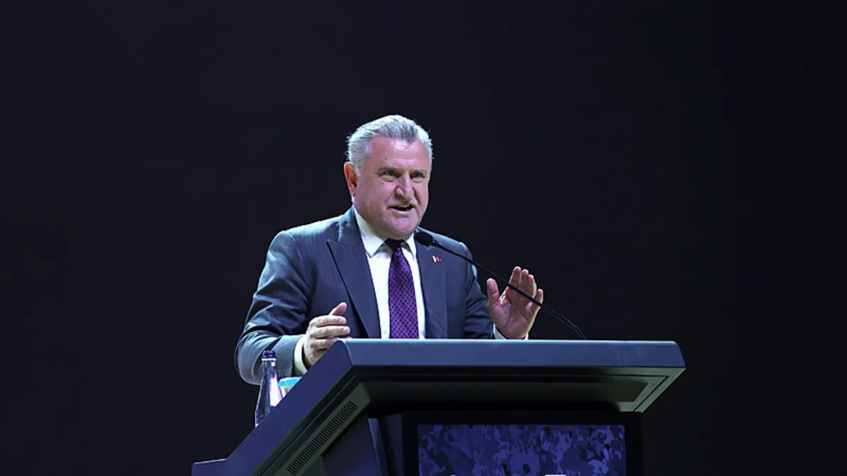 Bakan Bak’tan Serdal Adalı’ya tebrik mesajı