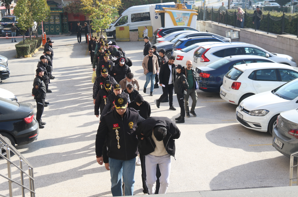 Eskişehir merkezli fuhuş operasyonunda 18 kişi tutuklandı