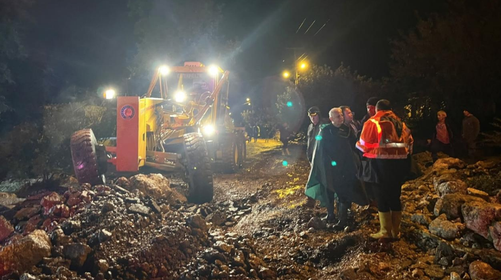 Antalya'da sağanak sele neden oldu: Evleri ve seraları su bastı