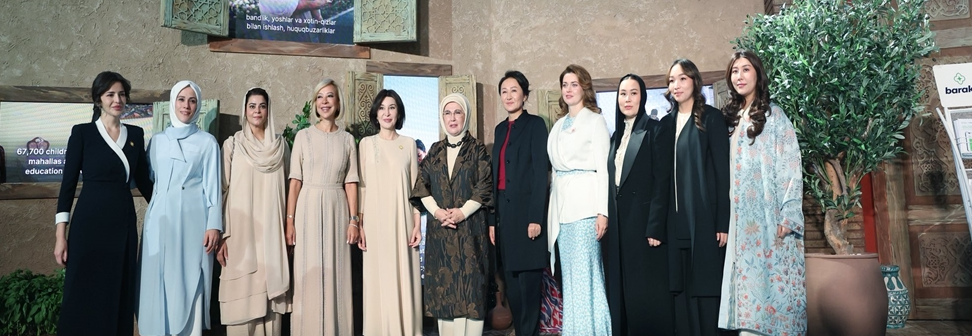 Emine Erdoğan Özbekistan’daki reformlar sergisini ziyaret etti