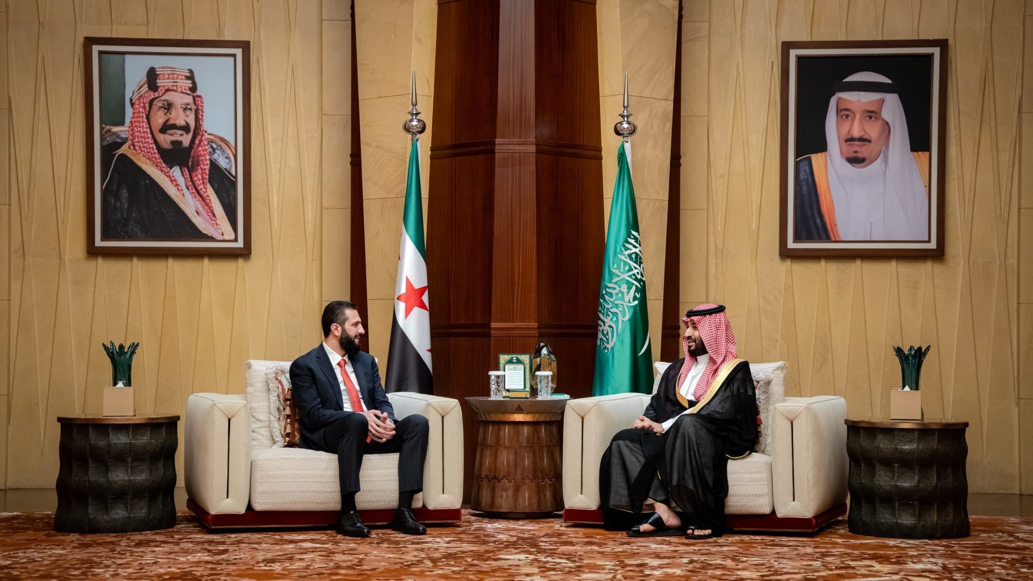 Ahmed eş-Şara, Riyad'da Muhammed bin Selman ile görüştü