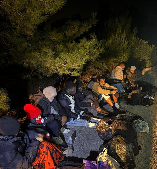 İzmir’de 16 kaçak göçmen yakalandı