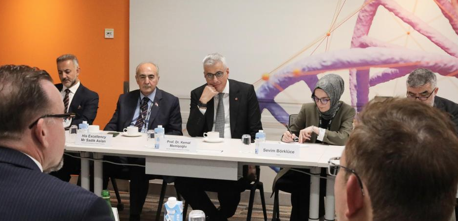 Bakan Memişoğlu Singapur’da sağlık kuruluşlarını ziyaret etti