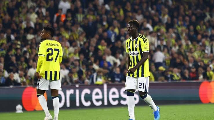 Fenerbahçe, Slavia Prag karşısında galibiyeti kaçırdı