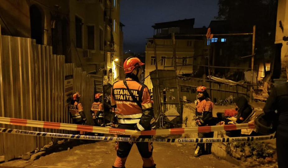 Beyoğlu'nda çöken 5 katlı binada arama tamamlandı