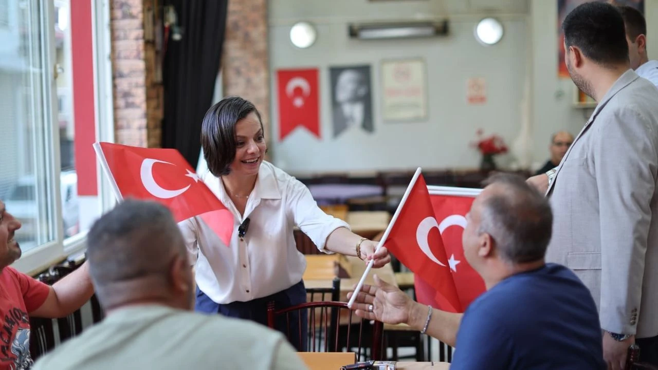 Karabağlar 30 Ağustos’ta Türk bayraklarıyla donatıldı