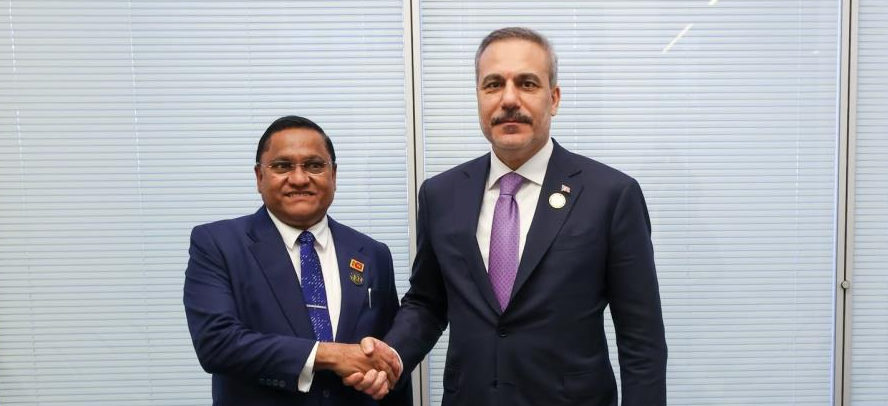 Hakan Fidan, Sri Lankalı mevkidaşıyla Bakü’de görüştü