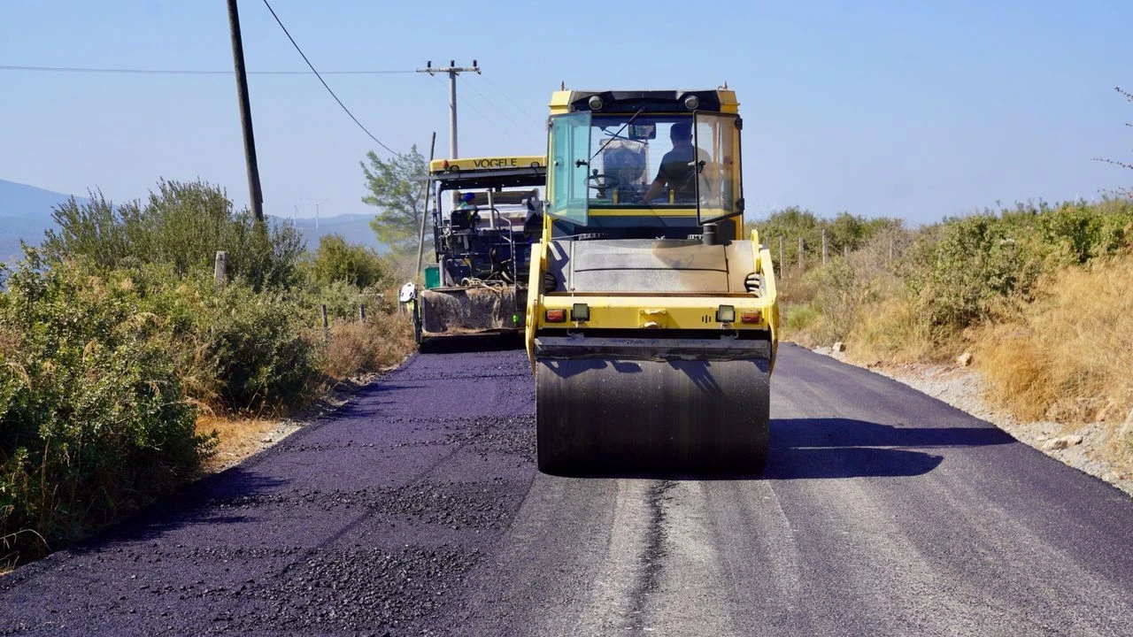 Seferihisar’da asfalt seferberliği Teos Caddesi’nde sürüyor