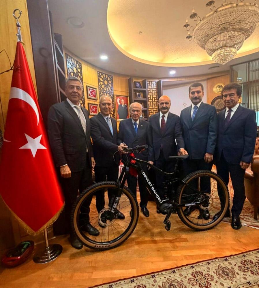 Emin Müftüoğlu ve beraberindeki heyetten Bahçeli’ye ziyaret